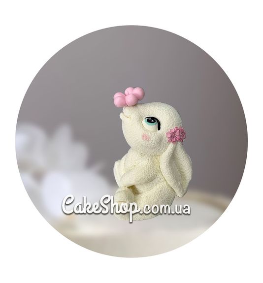 ⋗ Шоколадная фигурка Зайчик белый с цветочком ТМ ДомК купить в Украине ➛ CakeShop.com.ua, фото