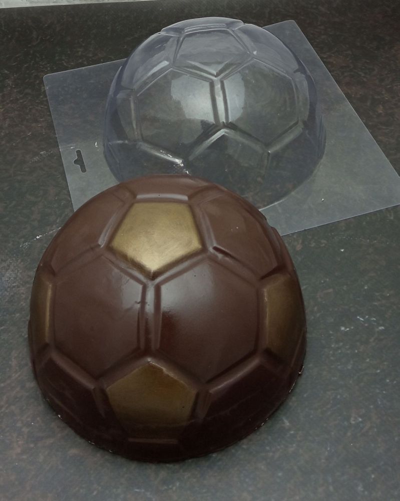 Пластиковая форма для шоколада Футбольный мяч 17,5см - фото