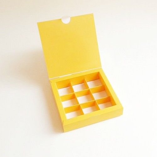 ⋗ Коробка на 9 цукерок без вікна Жовта, 15х15х3 см купити в Україні ➛ CakeShop.com.ua, фото