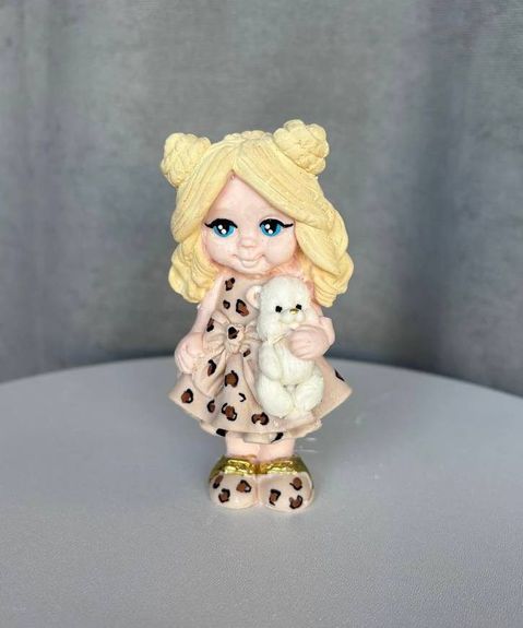 ⋗ Шоколадная фигурка Девочка 3Д Блондинка-Леопард ТМ ДомК купить в Украине ➛ CakeShop.com.ua, фото