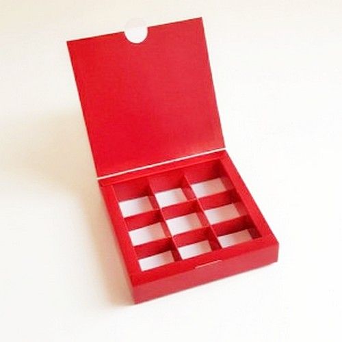 ⋗ Коробка на 9 конфет без окна Красная, 15х15х3 см купить в Украине ➛ CakeShop.com.ua, фото