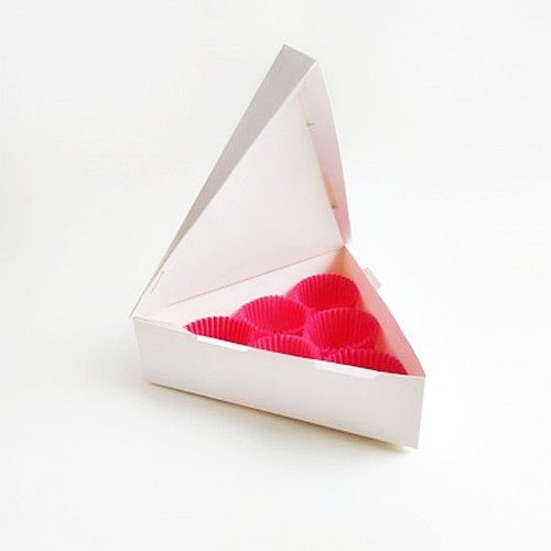 Коробка треугольная на 6 конфет Белая, 15х15х15 см - фото