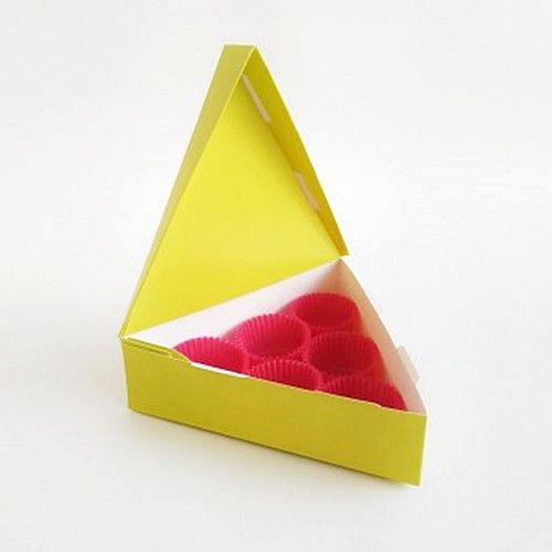 Коробка трикутна на 6 цукерок Салатова, 15х15х15 см - фото